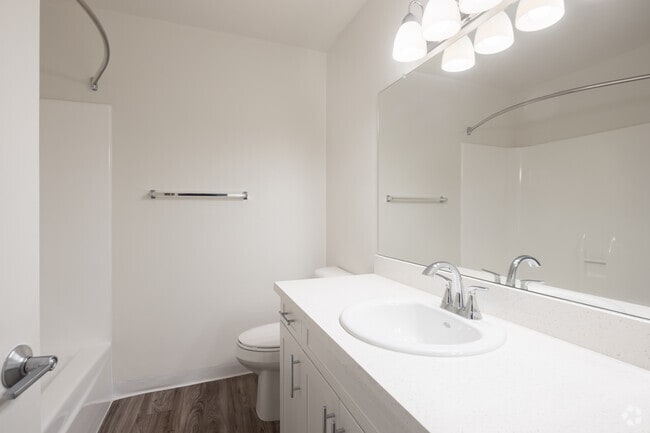 1 BR, 1 BA - 768SF