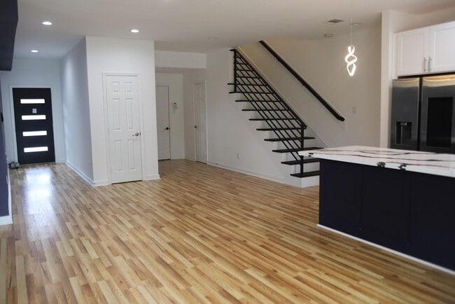 Photo - 5126 Lyndhurst Dr