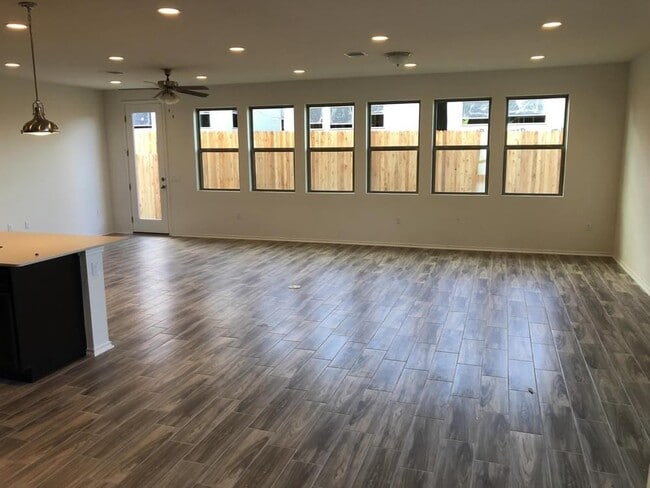 Photo - 1910 Crimson Rosella Trl