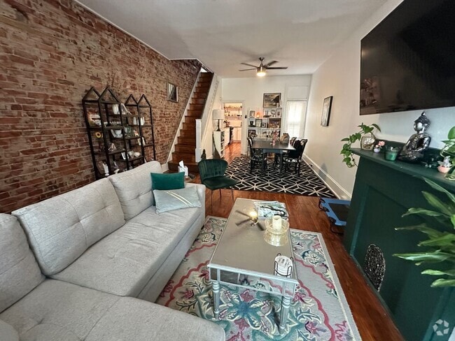 Building Photo - Old charm mixed with new finishes. Beautif... Rental