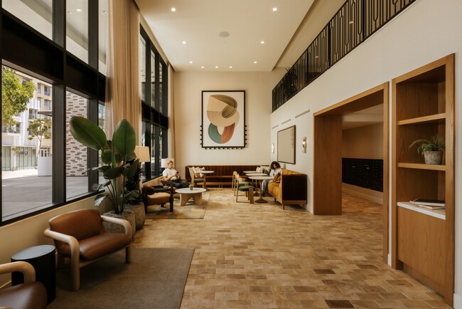 Santa Monica Collection - 1430 Lincoln