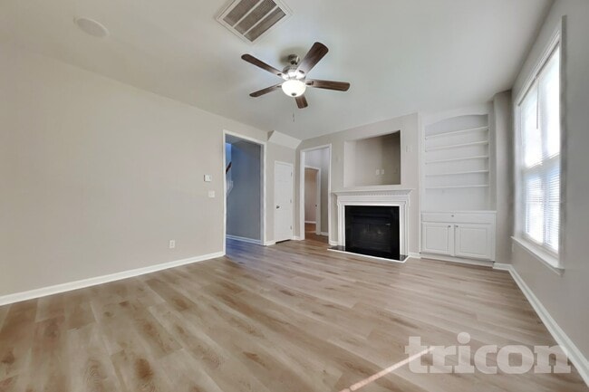 Photo - 308 Collinsworth Dr
