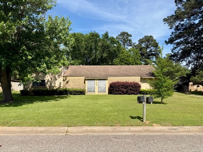 Building Photo - 400 Fawn Trail Unit A