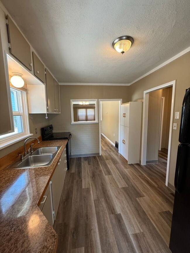 Photo - 532 Parkhill Dr