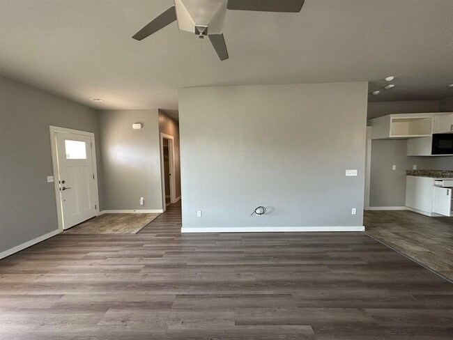 Photo - 809 Lakeview Dr