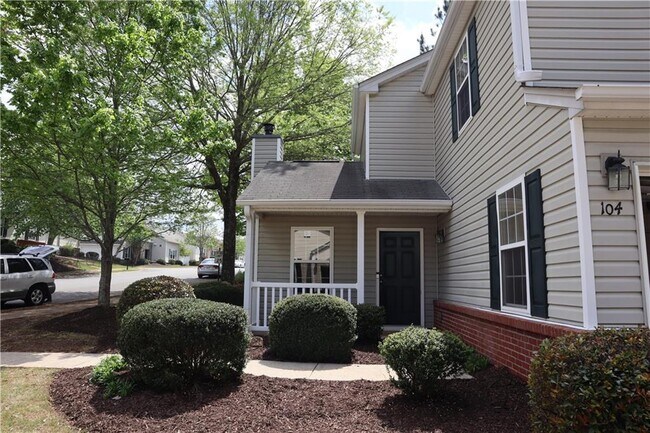 Photo - 104 W Oaks Pl