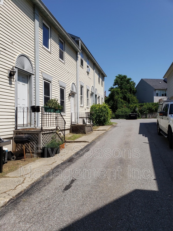 Building Photo - 68 S Willard St Rental