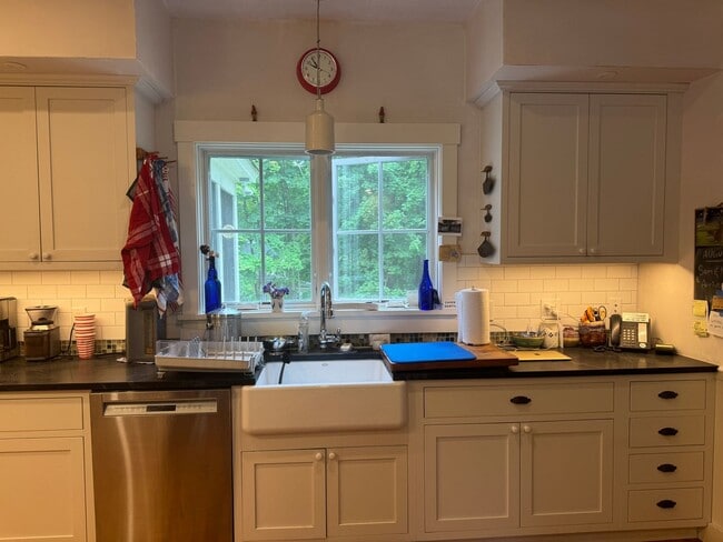 Photo - Short term- 3 Bedroom just two blocks from Main Street