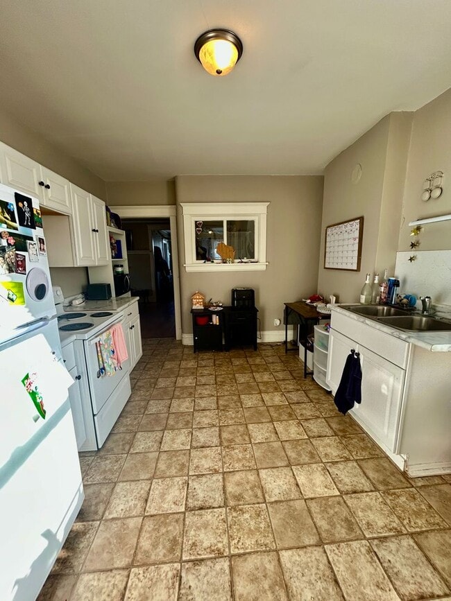 Photo - 2107-2107 E 5th St Unit 2107 E 5th St - Upper