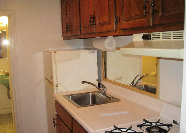Building Photo - 11 Myrtle St Unit B Rental