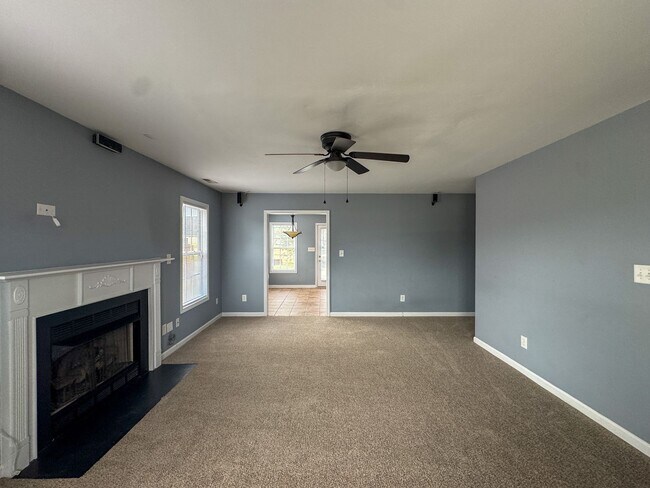 Photo - Spacious 3 Bed 2.5 Bath Home with Fenced Backyard
