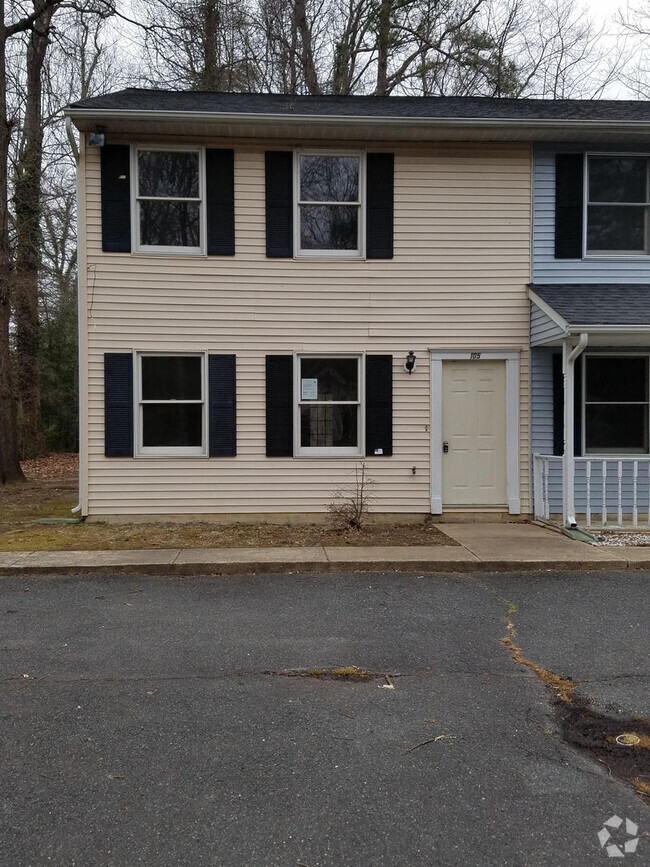 Building Photo - Spacious townhouse in Colonial Beach