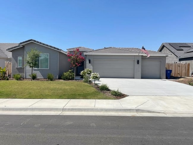 Newer Construction! 4+2 READY NOW! - Newer Construction! 4+2 READY NOW!