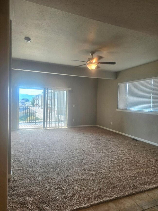 Photo - 1558 Poplar Dr