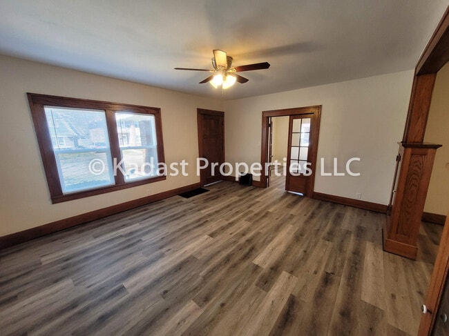 Living Room - 1271 Prairie Ave Unit 1271