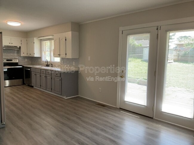 Photo - 2402 Wellington St