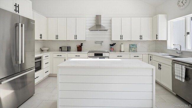 7 Midhampton Ct