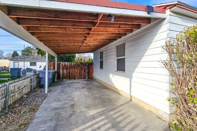 Photo - 2-Bed 1-Bath Duplex Unit in the Heart of R...