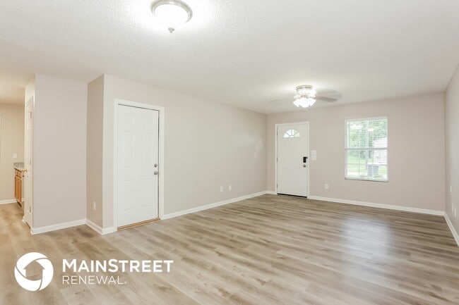 Photo - 3750 Warwick St