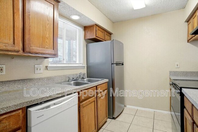 Photo - 2408 Summer Pl Dr