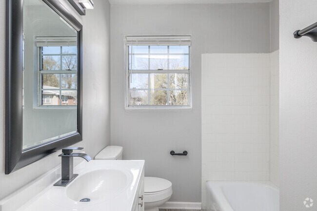 1BR, 1BA - 575SF - Bathroom