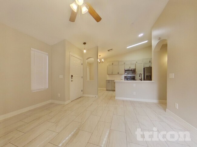 Photo - 16049 W Moreland St