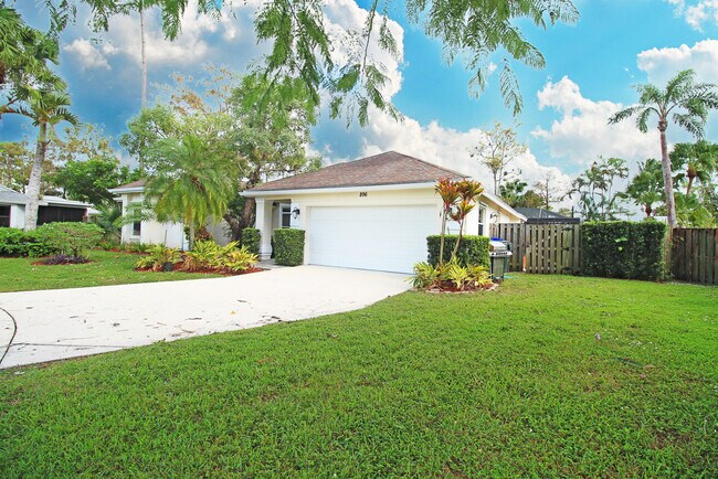 Photo - 896 Rose Ct