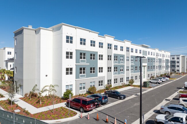 7803 S Orange Ave Orlando, FL 32809-6707 - Sandlake Station Condominium