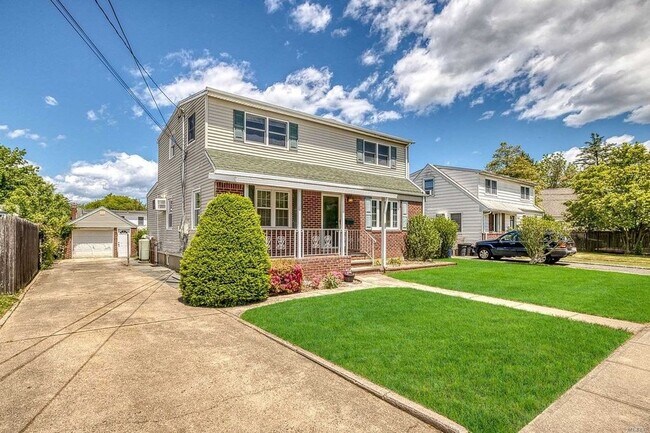 Photo - 25 Bogart St