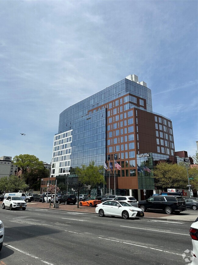 Building Photo - 35-32 Leavitt St Unit 11i Rental