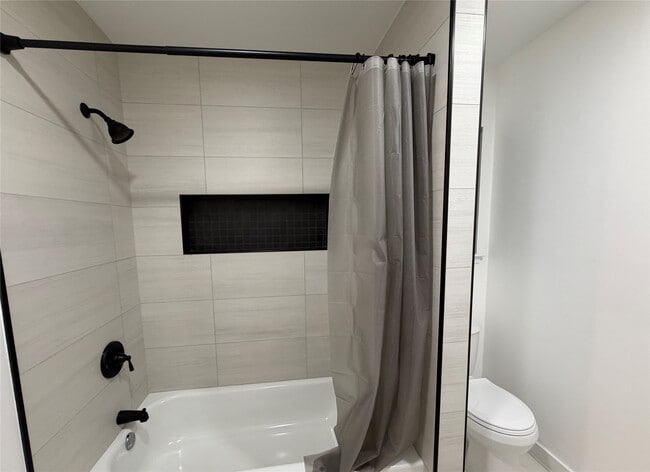 Photo - 1704 Jones St