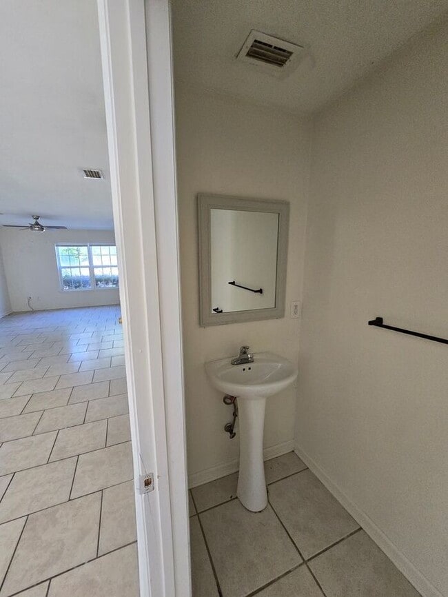 Photo - 3bedrooms 2.5 baths townhome Available Nov...