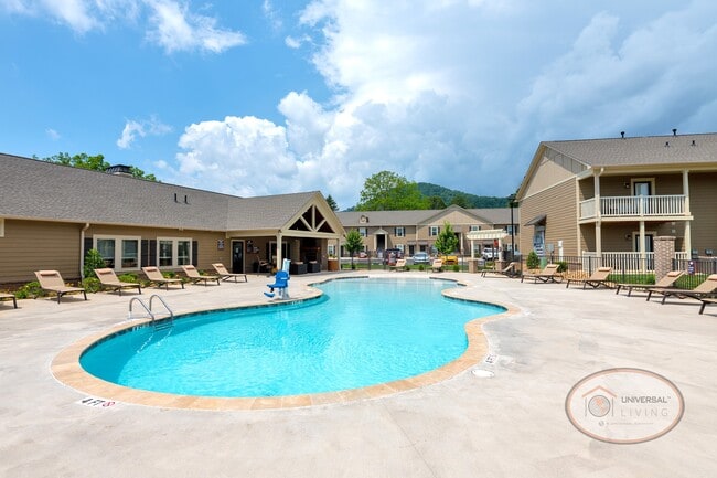 Saltwater Swimming Pool - The Villas at Avery Creek Rental