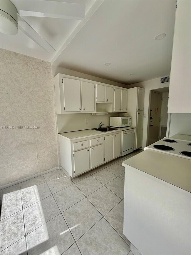 Photo - 1300 NE Miami Gardens Dr Unit 320E