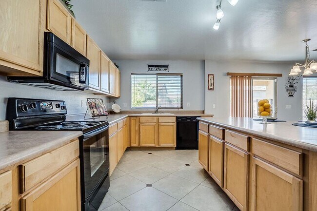 Photo - Large 5 Bedroom home in South Phoenix with Private Pool