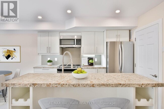 Photo - 795 Broadview Ave