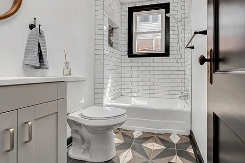 Building Photo - 92 S Houcks Rd