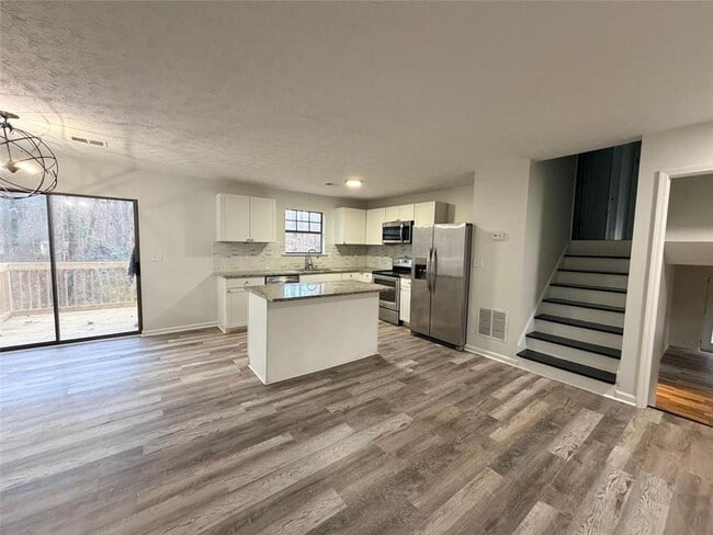 Photo - 1909 Suwanee Valley Rd NW