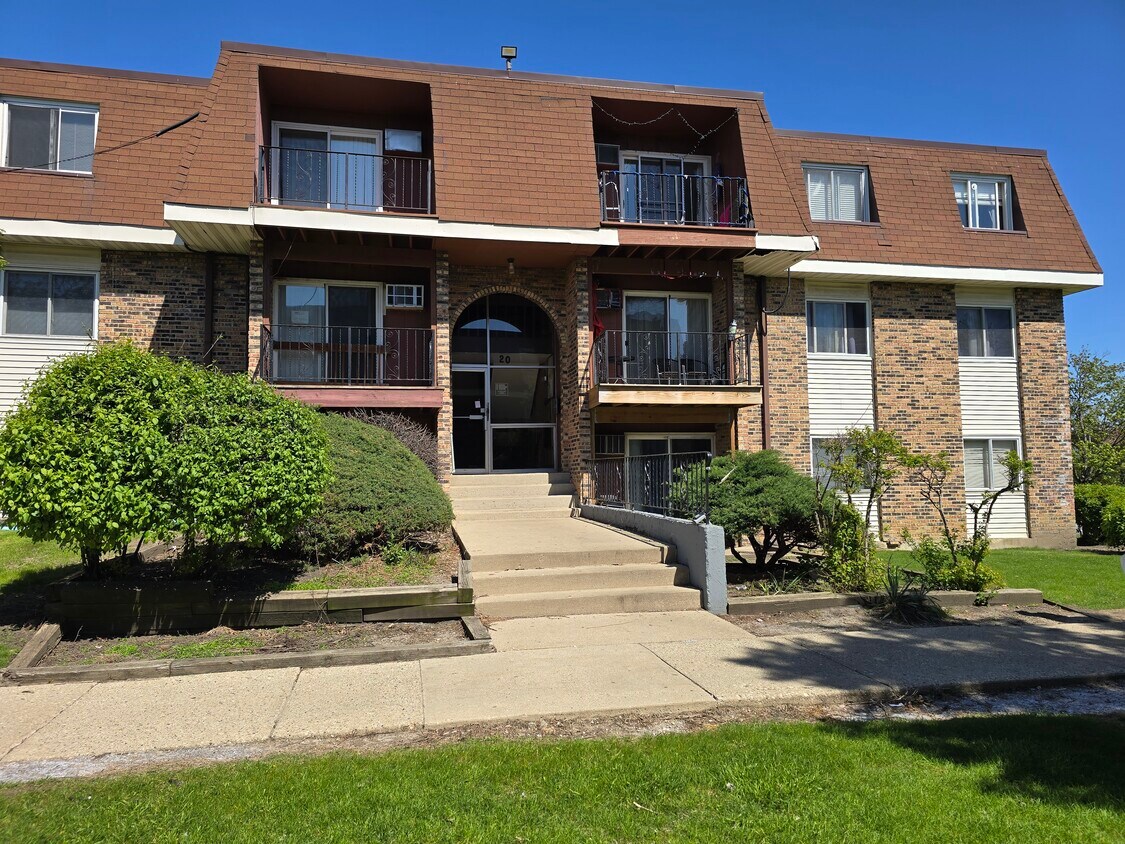 Photo - 520 Hill Dr (Hoffman Estates, IL)