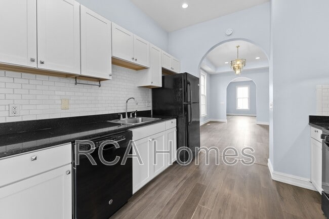 Photo - 920 N College Ave