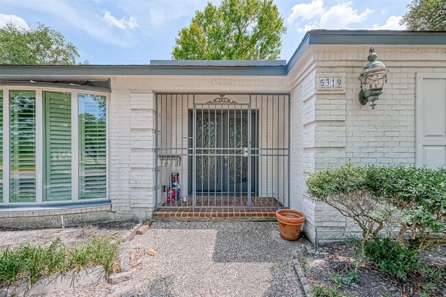 Photo - 5319 S Braeswood Blvd