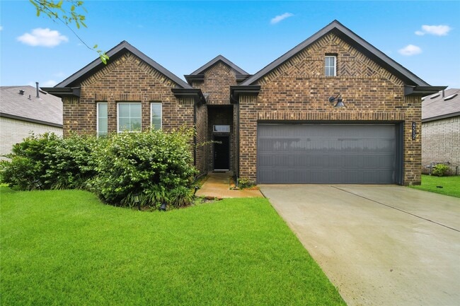 Building Photo - 4512 Bartagrass Dr