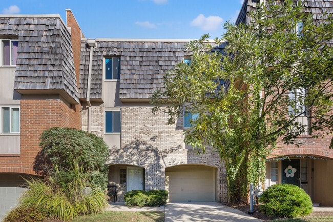 Building Photo - 3368 Montavesta Rd