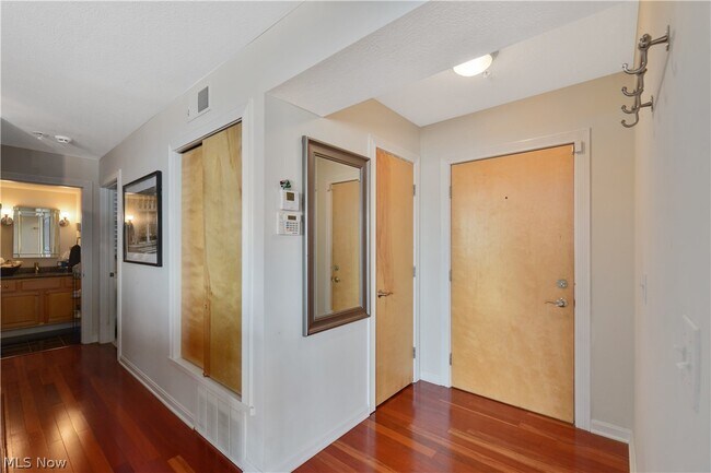Photo - 2222 Detroit Ave Unit 907