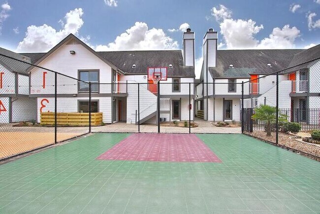 Photo - 7710 S Main St Unidad b1