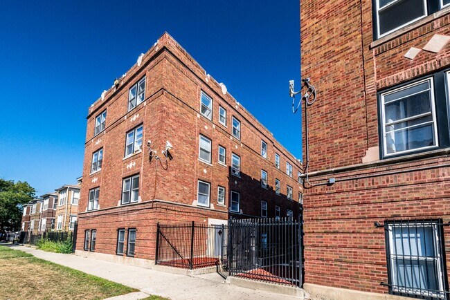 4814 W Monroe St