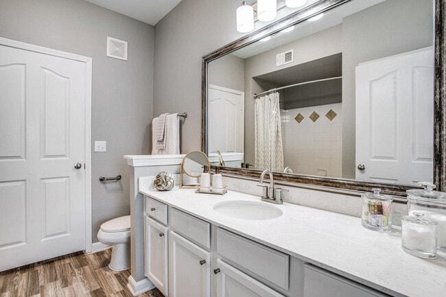 Vista 121 apartments — community photo