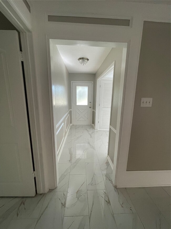 Building Photo - 8403 Windy Cove Ct