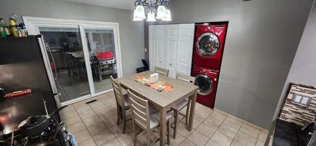 Photo - 539 Thorndale Dr