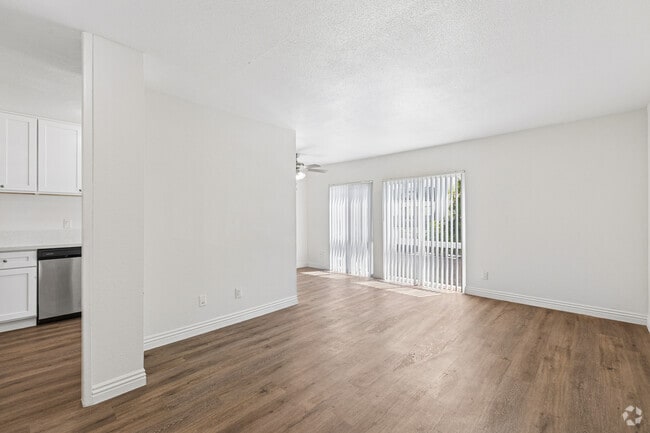 1BR, 1BA - 740SF - Living Room